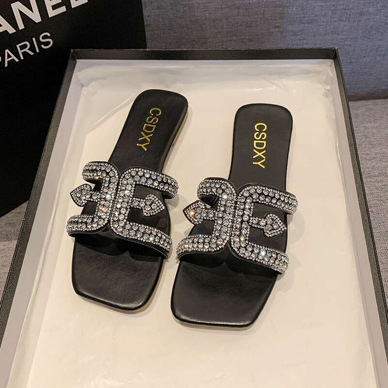 2025 Summer New Water Diamond Slippers Women's Large Sandals Women's Square Head Flat Flat Sandals Outdoor Designer Sandals