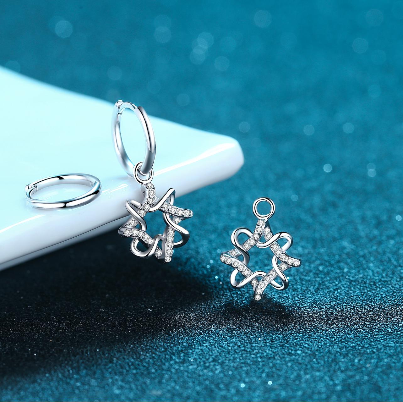 Sophisticated Ladies' Jewelry: Classic 925 Silver Horseshoe Hoops Enhanced by Resilient Moissanites