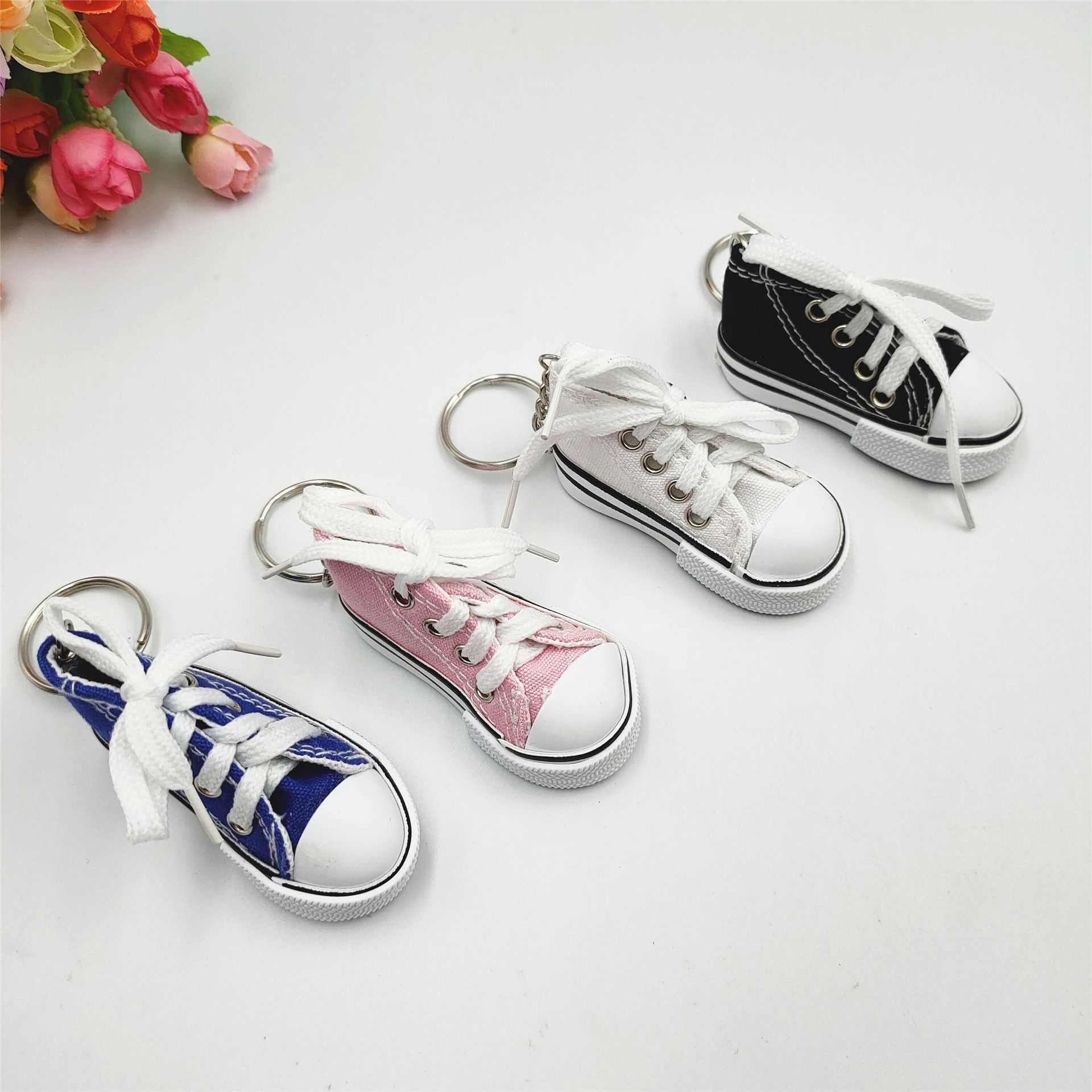 Mini 7.5cm canvas shoes Keychain shoes board shoes Keychain bag clothing pendant to push small gifts