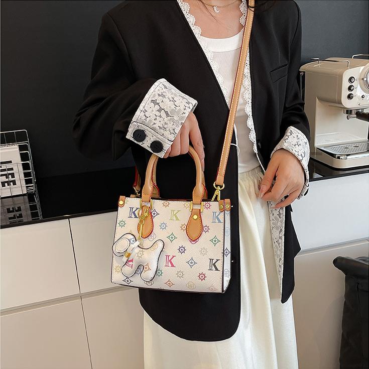 now hot Free shipping designer shoulder bag for women summer new outdoor Designer handbag