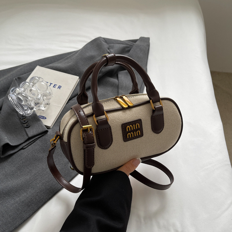 Free shipping Designer Ladies 2025 Texture hand-held bowling Bag, Retro chain small square bag, versatile canvas bag, Crossbody bag