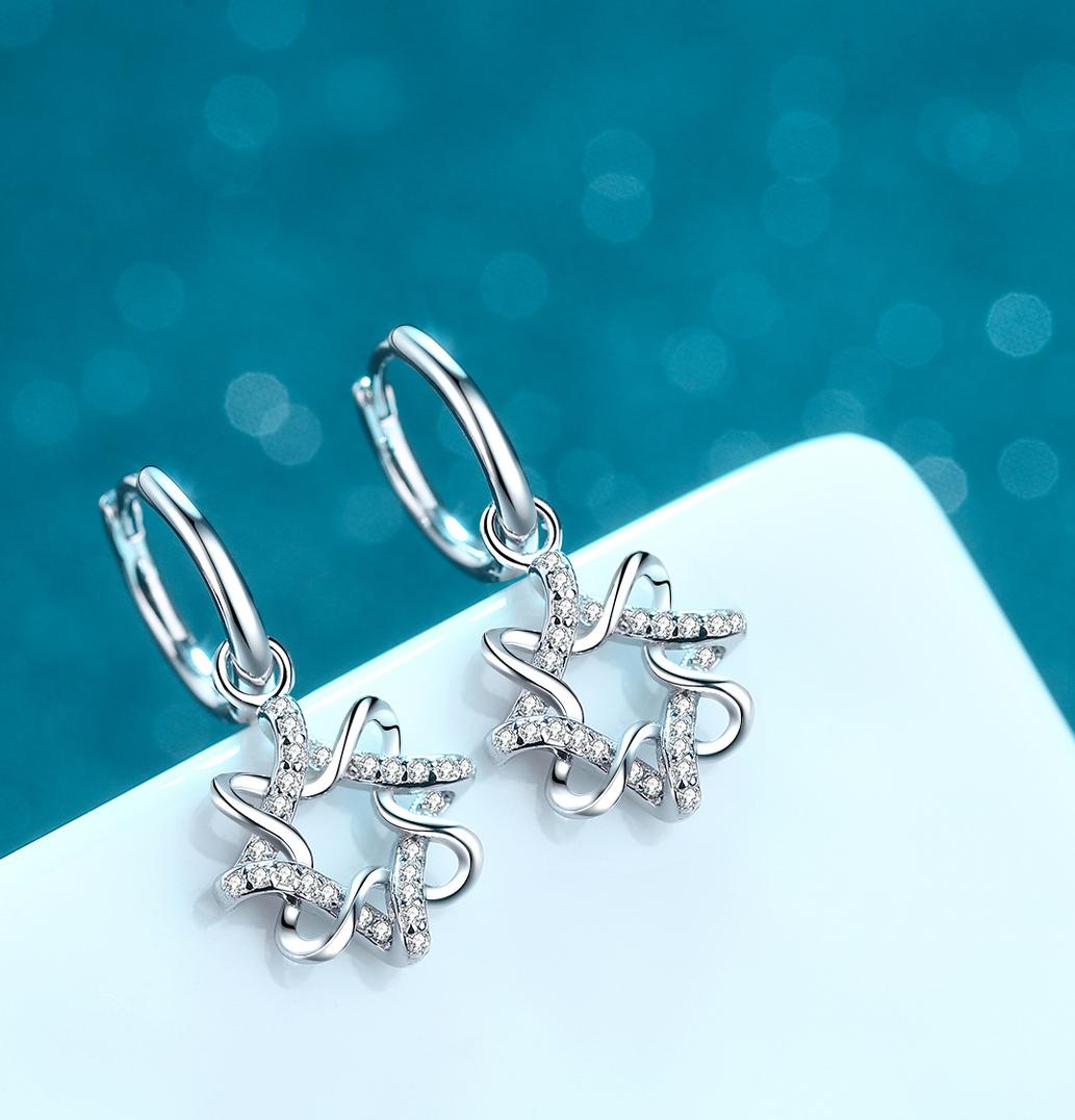 Sophisticated Ladies' Jewelry: Classic 925 Silver Horseshoe Hoops Enhanced by Resilient Moissanites