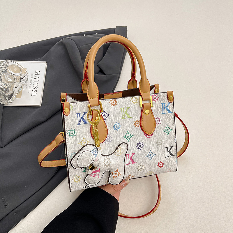 2025 now hot Free shipping designer shoulder bag for women Luxury summer new outdoor Designer handbag