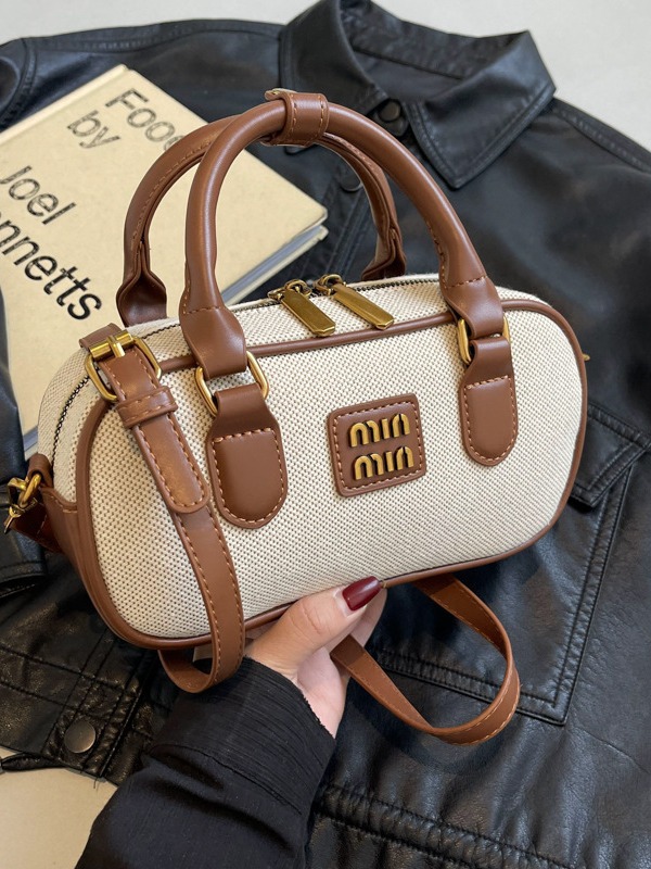 Free shipping Designer Ladies 2025 Texture hand-held bowling Bag, Retro chain small square bag, versatile canvas bag, Crossbody bag