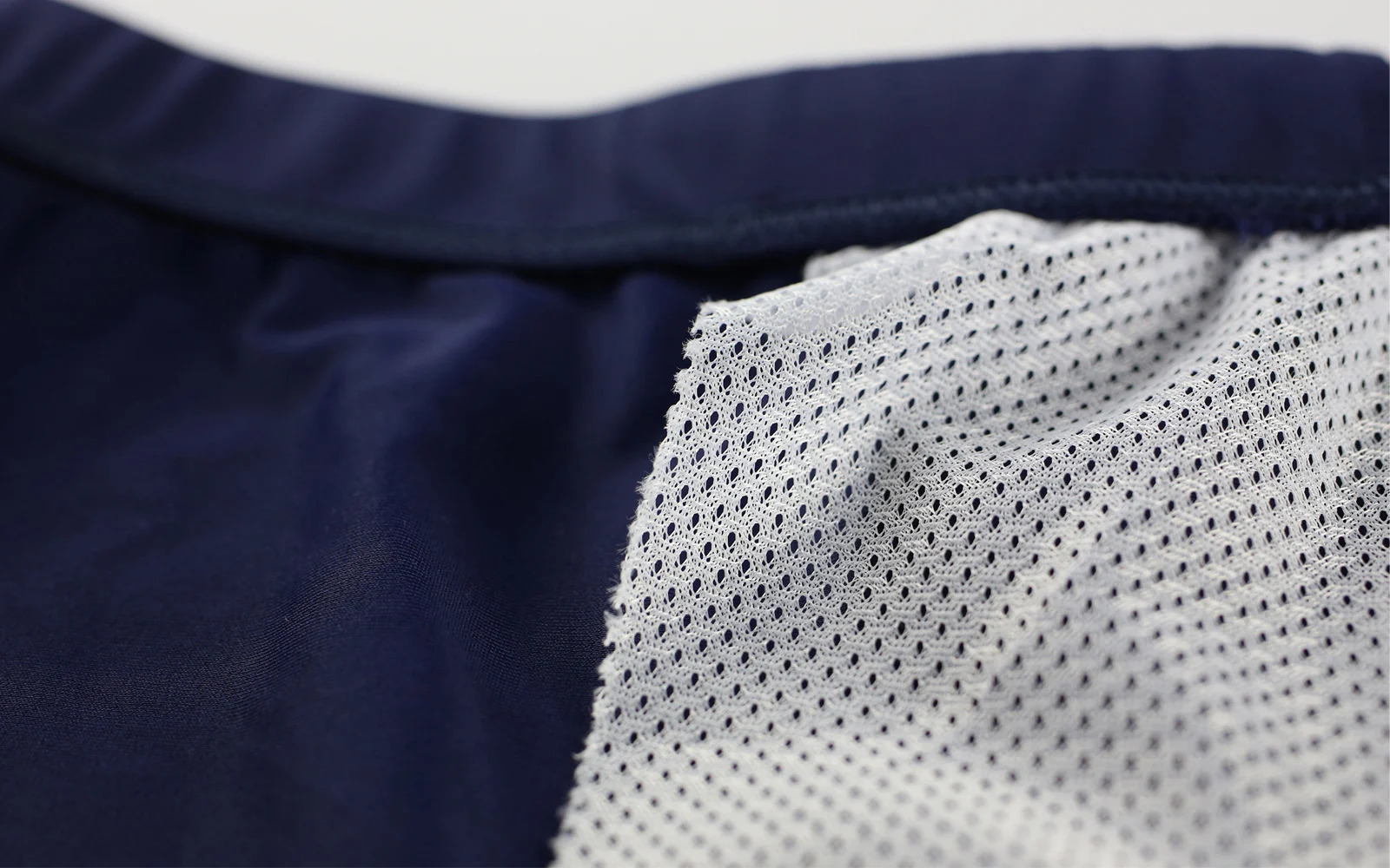 Mens Swimsuit Sexy Swimwear Man Swimming Shorts Beachwear Sports Suits Surf Board Mesh Pouch Swim Trunks hombre 250516Z