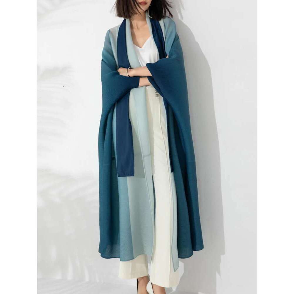 LANMREM Gradient Pleated Trench Coat For Women Bat Sleeve Scarf Collar Long Windbreaker Female Fashion Clothing 2025 New 2DA2148