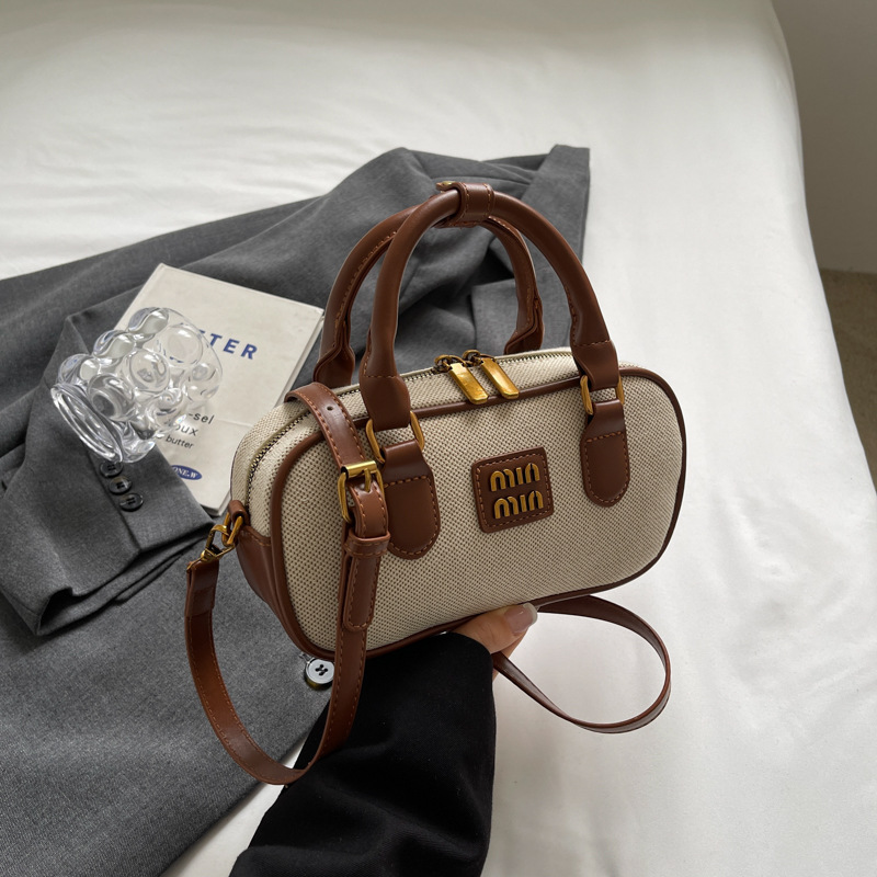 Free shipping Designer Ladies 2025 Texture hand-held bowling Bag, Retro chain small square bag, versatile canvas bag, Crossbody bag