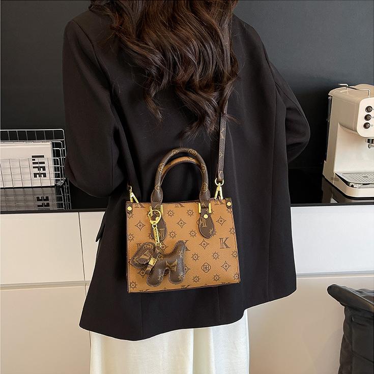 2025 now hot Free shipping designer shoulder bag for women Luxury summer new outdoor Designer handbag