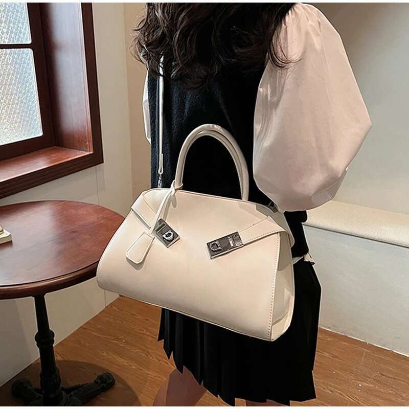 Brand Women's Leather Shoulder Fashion Solid Pu Shell Metal Buckle Design Niche Handbag Ladies Crossbody Bag