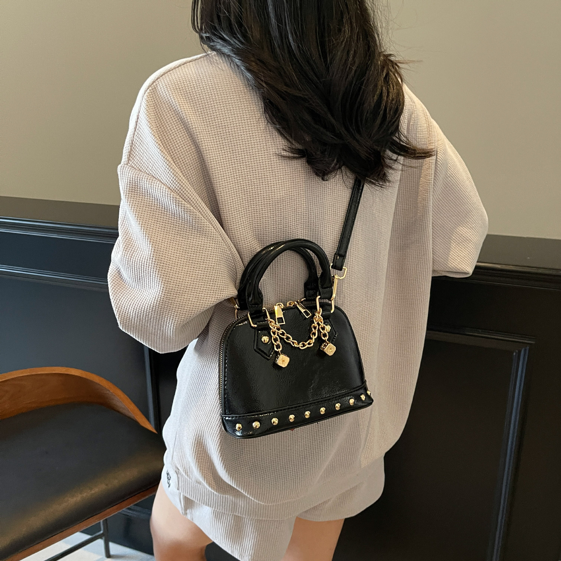 Designer Bag 2025 New Outdoor Style Luxury Free Delivery High-end Texture Hand-held Shell Bag Versatile For Work And Commuting Single Shoulder Crossbo