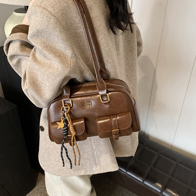 2025 Outdoor Style Free Delivery Designer Niche Underarm Commuter For Women New Trendy Korean Handbag Large Capacity Bowling Bag