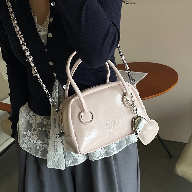 2025 New Outdoor Style Free Delivery Designer Bag High End Handbag For Women Fashionable And Versatile Single Shoulder Pillow Simple Commuting Crossbo