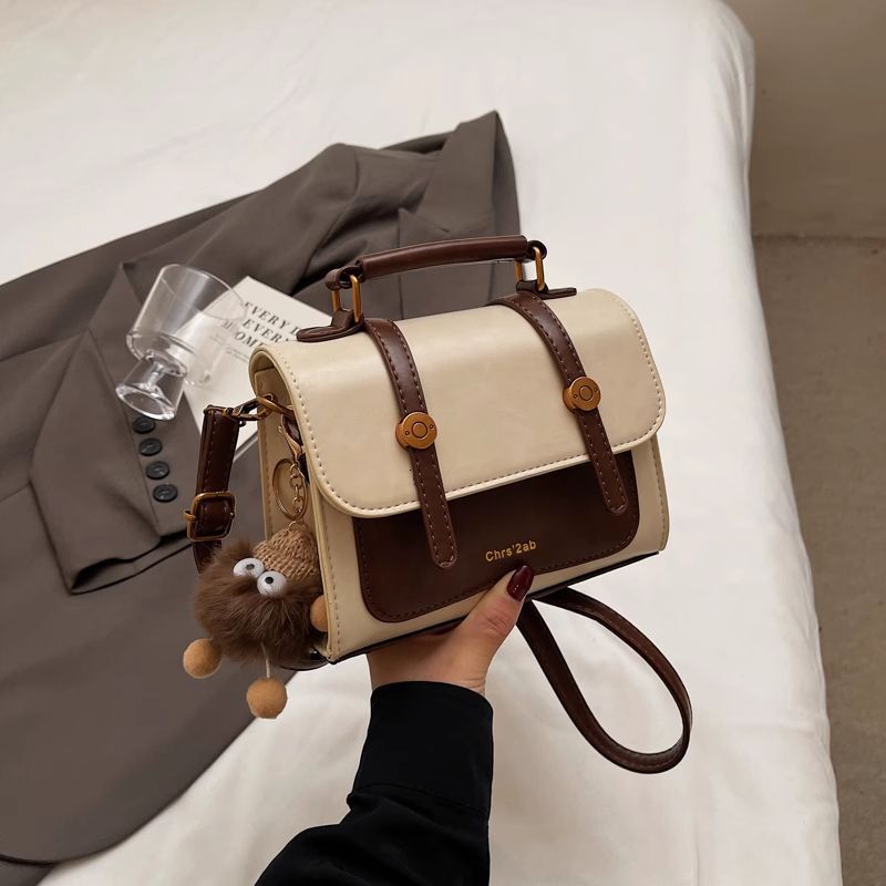 2025 New Outdoor Style Free Delivery Designer Advanced Texture Women's Versatile Crossbody Bag Fashionable And Super Popular Hand-held Small Squa