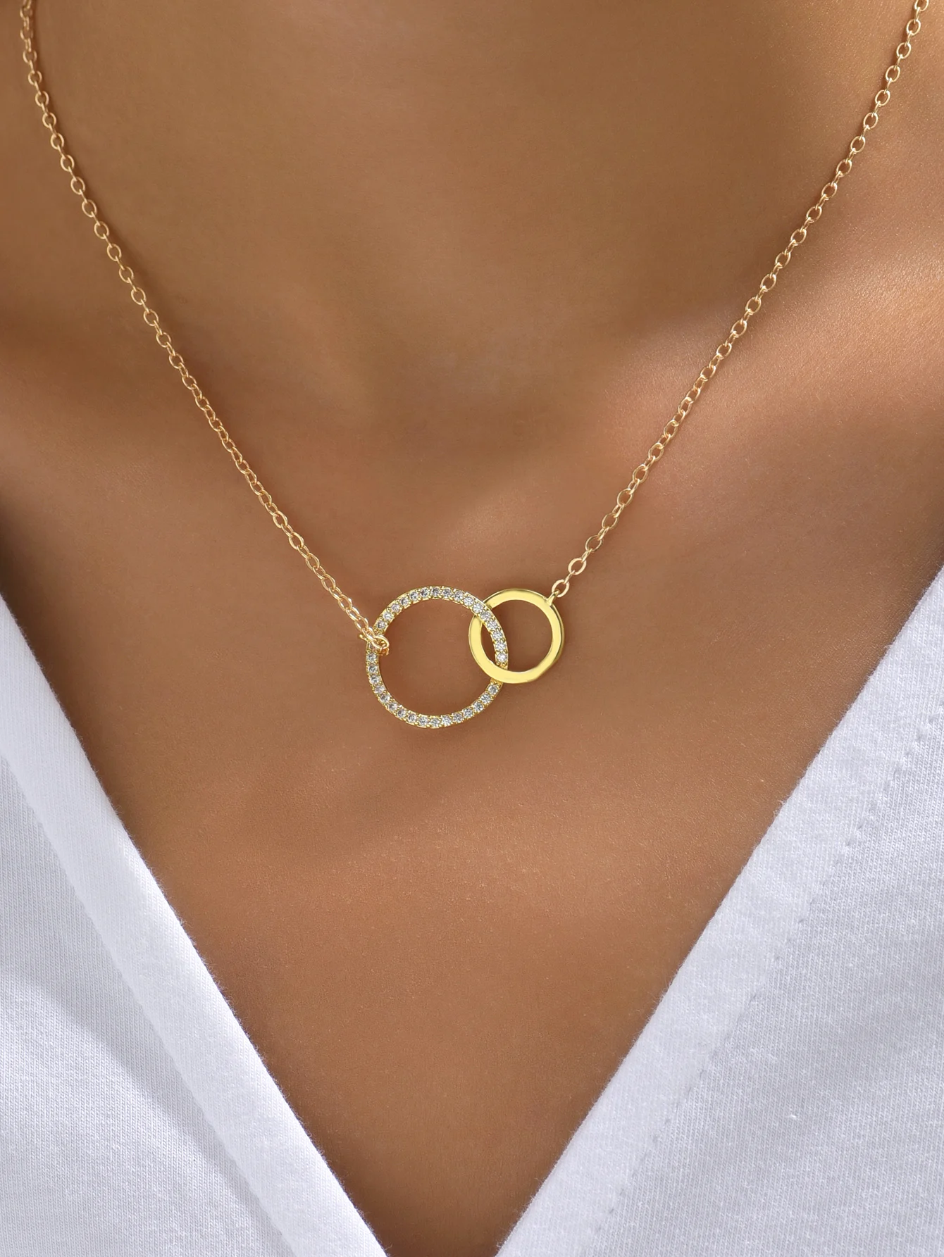 Women's Fashionable Skinny Chain with Silver Plated Circles - Chic Minimalistic Design Necklace