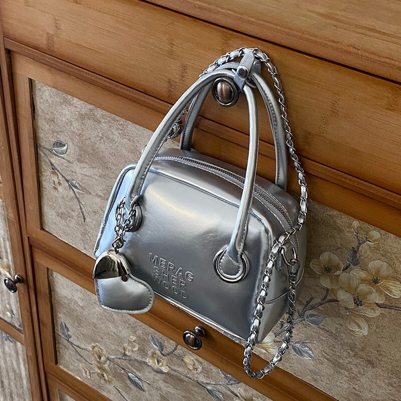 2025 New Outdoor Style Free Delivery Designer Bag High End Handbag For Women Fashionable And Versatile Single Shoulder Pillow Simple Commuting Crossbo