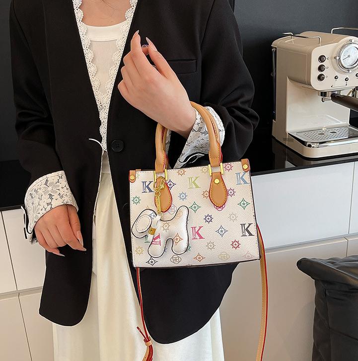 now hot Free shipping designer shoulder bag for women summer new outdoor Designer handbag