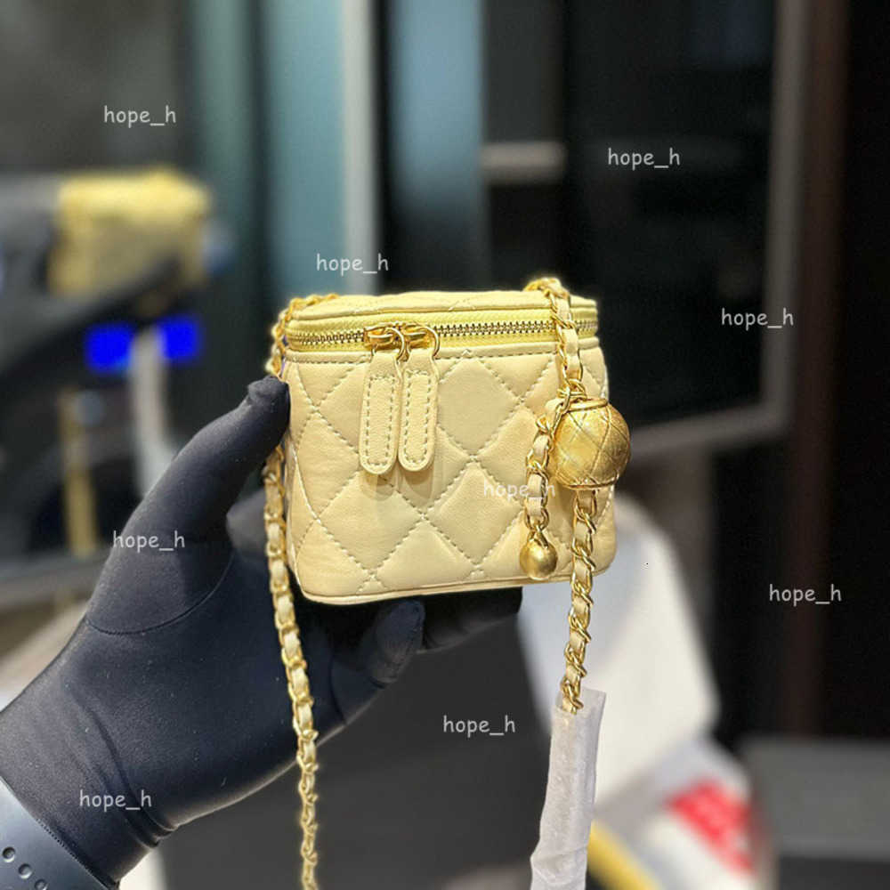 12cm Women Designer Mini Vanity Box Makeup Bag Lambskin Leather Crush Pearl Gold Ball Metal Hardware Matelasse Chain Luxury Cosmetic Case Purse Shoulder Handbag