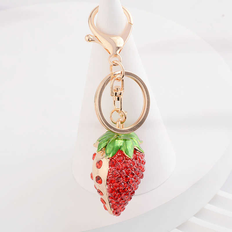 European diamond encrusted strawberry keychain, car backpack accessories, key metal pendant, e-commerce gift
