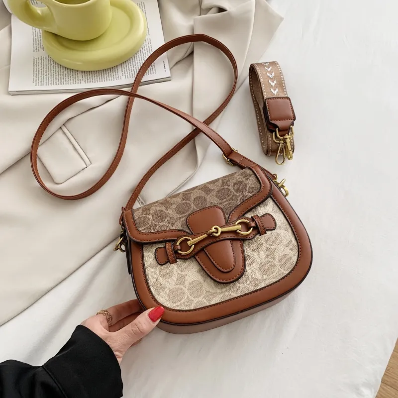 Designer bag women's Fashion leather embossed crossbody bag old flower chain handbag letter striped luxury half moon bag handbag crossbody bag Ho