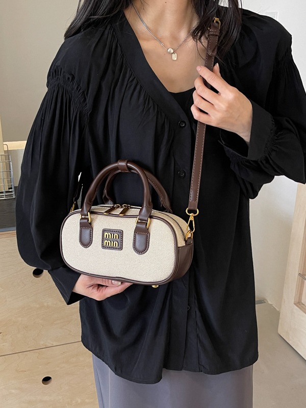 Free shipping Designer Ladies 2025 Texture hand-held bowling Bag, Retro chain small square bag, versatile canvas bag, Crossbody bag