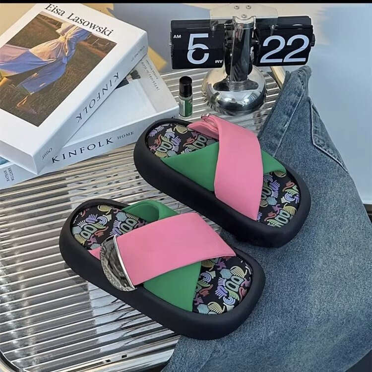 Fashionable Thick Bottom Women's Sandals 2025 Summer Velcro Toe Slippers Female Designer Sandals Mandarin Ducks Vacation Style Beach Shoes