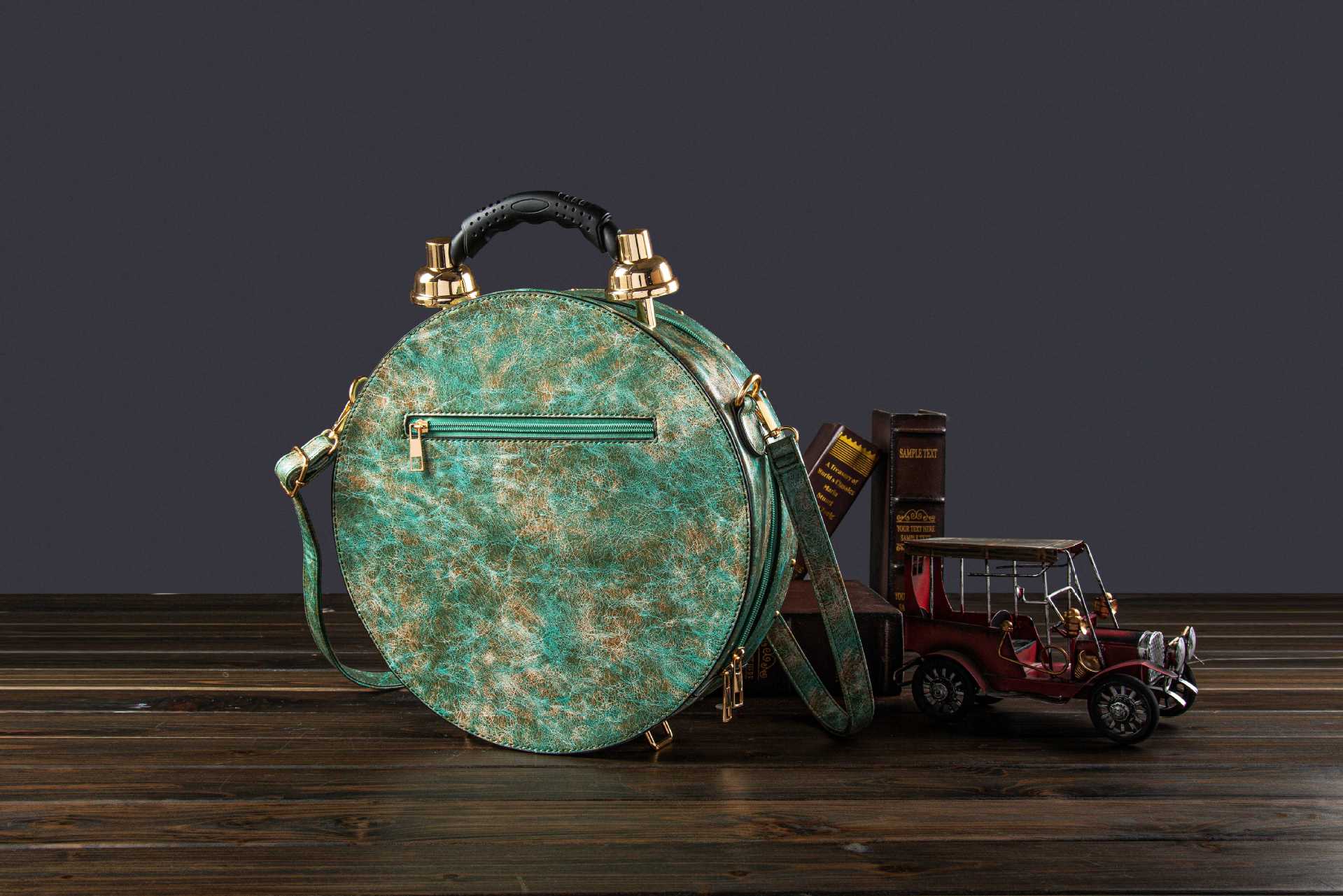 Personalized, fashionable, retro clock diagonal cross bag, Roman creative clock shaped handbag