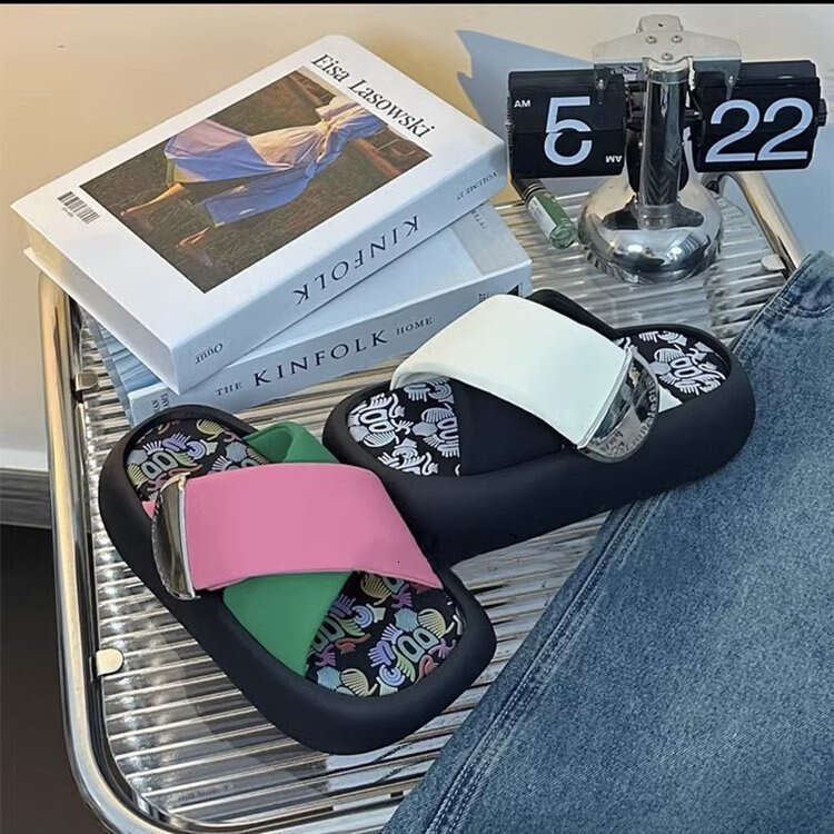 Fashionable Thick Bottom Women's Sandals 2025 Summer Velcro Toe Slippers Female Designer Sandals Mandarin Ducks Vacation Style Beach Shoes