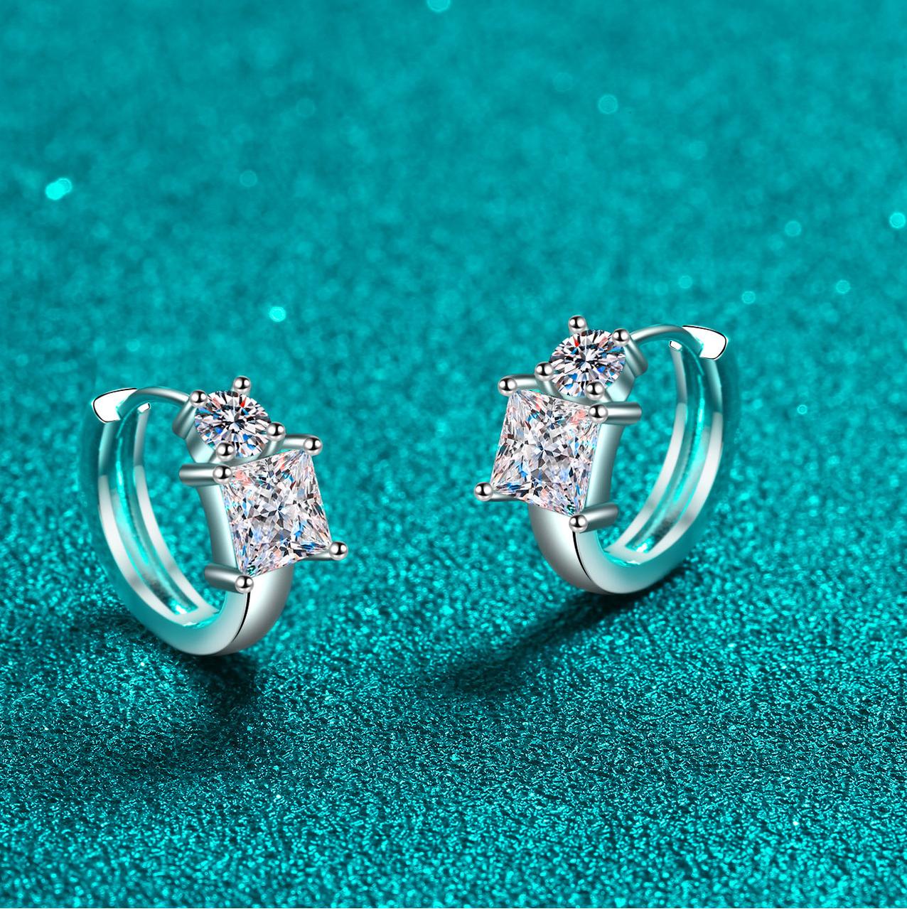 Luxe Women's Fashion Accessory - Sparkling Moissanite Princess Set Pendant