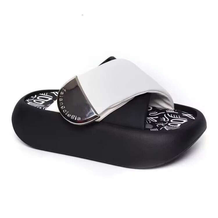 Fashionable Thick Bottom Women's Sandals 2025 Summer Velcro Toe Slippers Female Designer Sandals Mandarin Ducks Vacation Style Beach Shoes