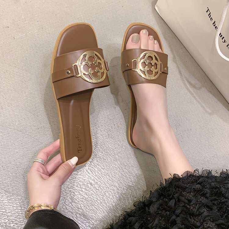 Wholesale Plus Size Fashion Slippers, Designer Sandals, 2025 Versatile Temperament, Solid Color Metal Decoration, Square Toe Flat Bottomed Beach Sanda