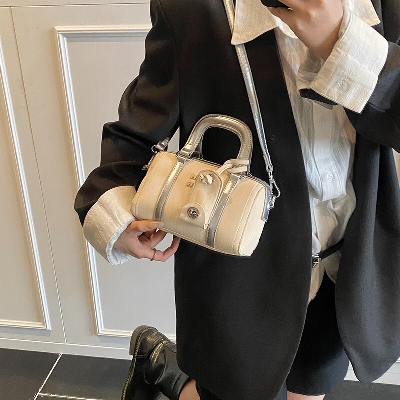 Designer 2025 Outdoor Style Free Delivery High Aesthetic Appeal Niche For Women New Model Cute And Fashionable Single Shoulder Crossbody Bag