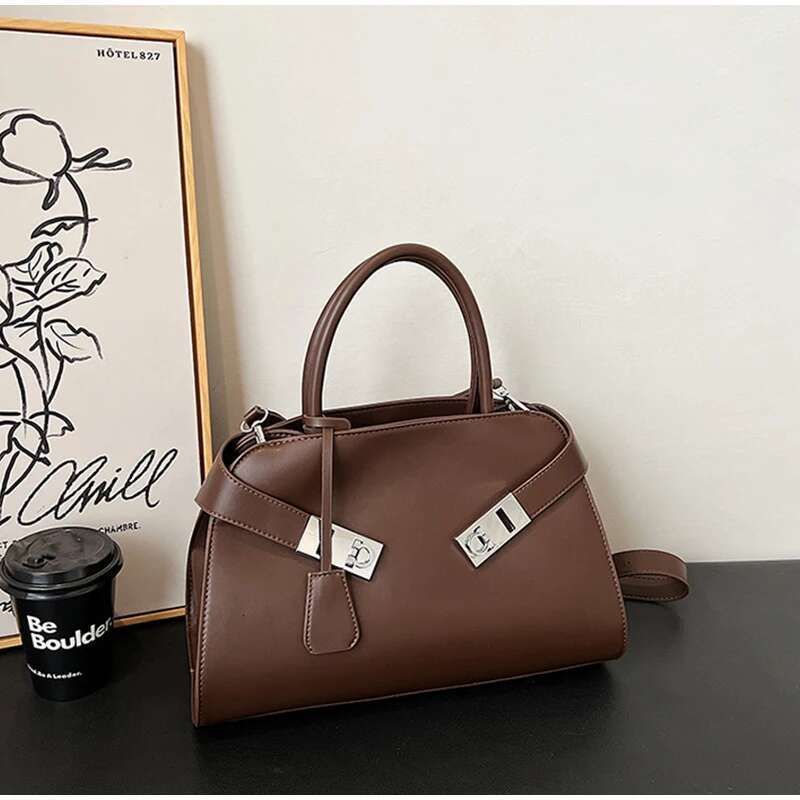 Brand Women's Leather Shoulder Fashion Solid Pu Shell Metal Buckle Design Niche Handbag Ladies Crossbody Bag