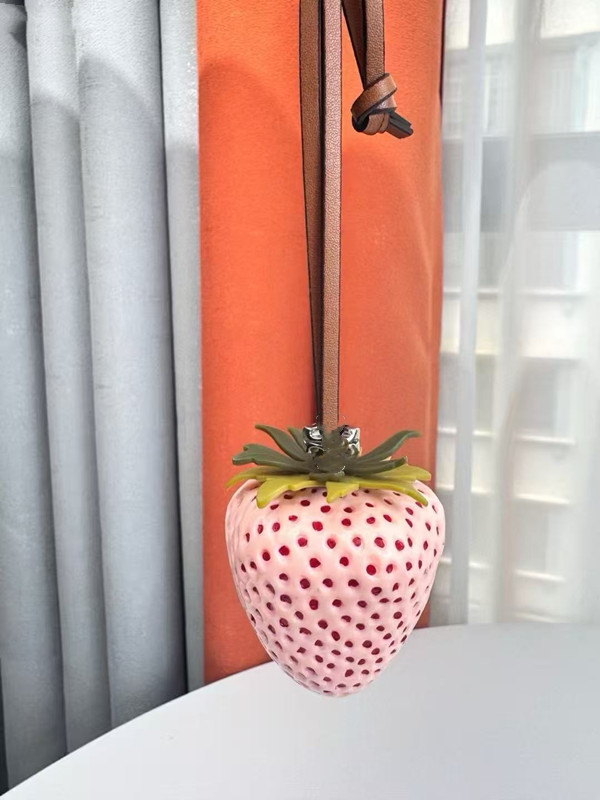 Strawberry Handbag Charm Keychain Metal Leather 3D Strawberry Ring Keyring Cute Womens Bag cessory 5cm L250928032D