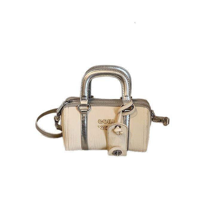 Designer 2025 Outdoor Style Free Delivery High Aesthetic Appeal Niche For Women New Model Cute And Fashionable Single Shoulder Crossbody Bag