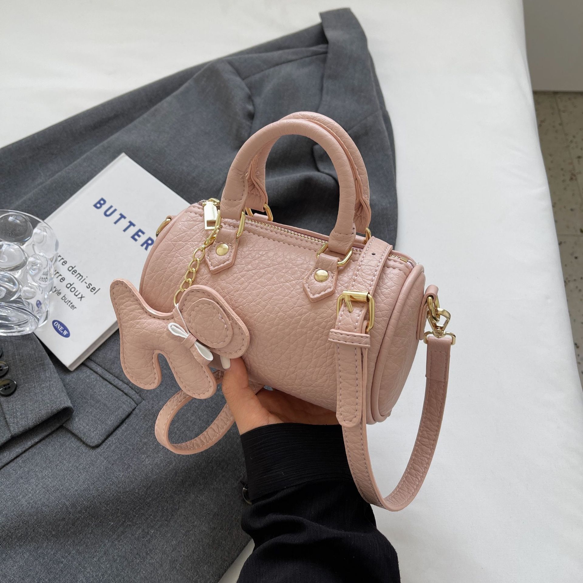 2025 New Outdoor Style Luxury Free Delivery Designer Bag High End Boston Pillow Handbag Casual Versatile Crossbody New Soft Leather Women's Shoul