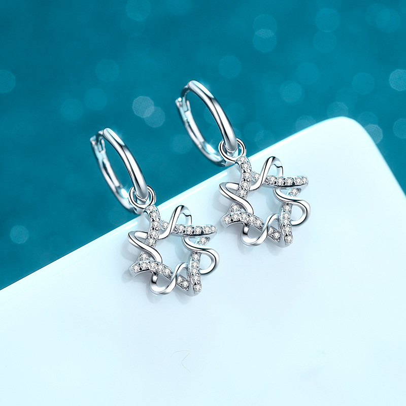 Sophisticated Ladies' Jewelry: Classic 925 Silver Horseshoe Hoops Enhanced by Resilient Moissanites