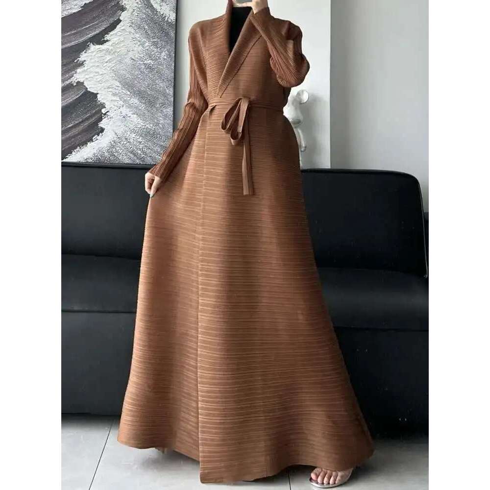 LANMREM Fashion Designer Print Pleated Windbreaker Women Loose Belt Gathered Waist Contrast Color Long Coat 2024 New 32C984