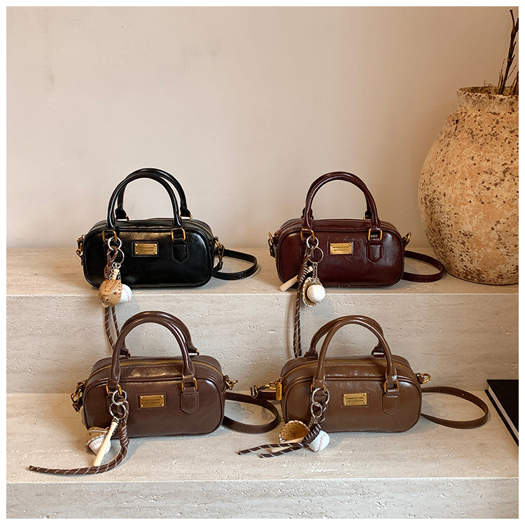 2025 New Outdoor Style Free Delivery Designer Bag High-end Fashion Niche Ins Baguette Temperament Can Be Carried On One Shoulder Crossbody Hand-held