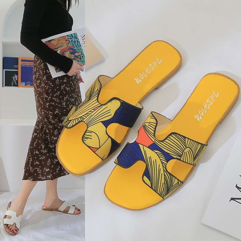Summer Outdoor Vacation Beach Sandals 2025 Fashion Printed Wear Resistant Leisure Travel Designer Sandals Flat Flat Comfortable Sweet Slippers