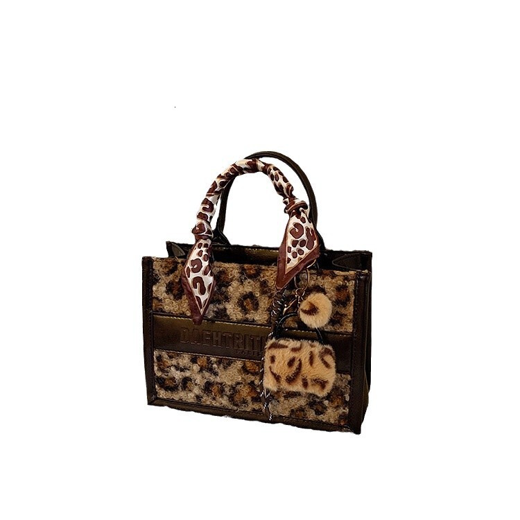 2025 Outdoor Style Free Delivery Designer Fashion Leopard Print Handbag Spring New Shoulder Large Capacity Temperament Versatile Tote Bag