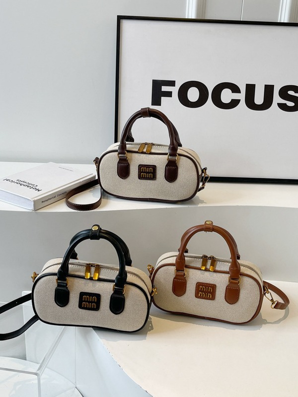 Free shipping Designer Ladies 2025 Texture hand-held bowling Bag, Retro chain small square bag, versatile canvas bag, Crossbody bag