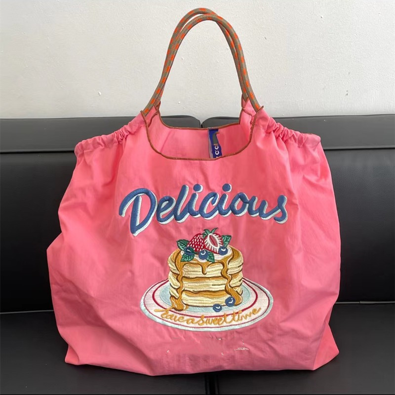 R06 Chic Handbag Co… - image