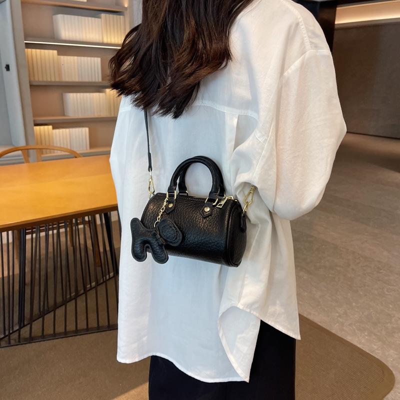 2025 New Outdoor Style Luxury Free Delivery Designer Bag High End Boston Pillow Handbag Casual Versatile Crossbody New Soft Leather Women's Shoul