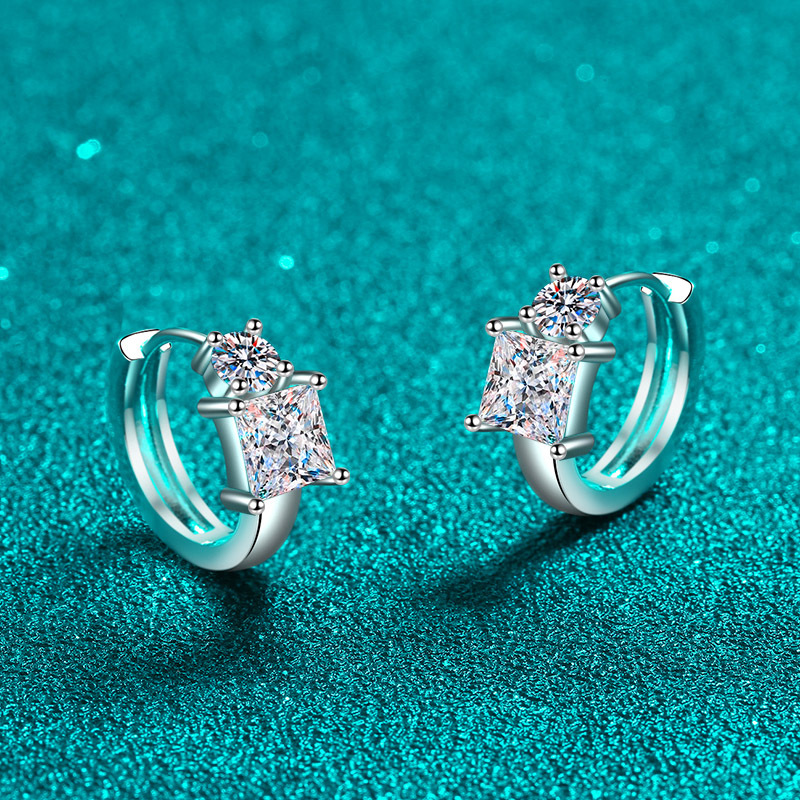 Luxe Women's Fashion Accessory - Sparkling Moissanite Princess Set Pendant