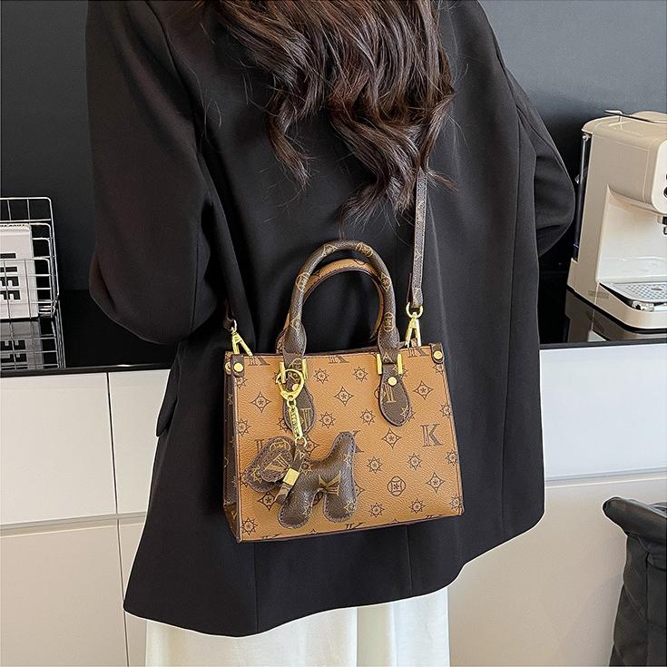 now hot Free shipping designer shoulder bag for women summer new outdoor Designer handbag