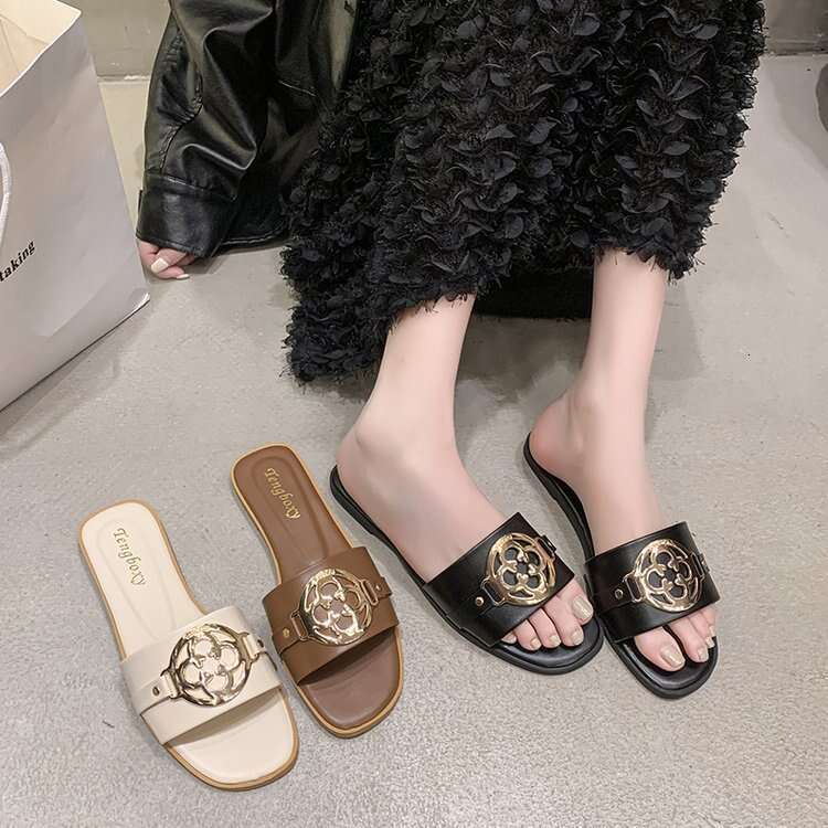 Wholesale Plus Size Fashion Slippers, Designer Sandals, 2025 Versatile Temperament, Solid Color Metal Decoration, Square Toe Flat Bottomed Beach Sanda