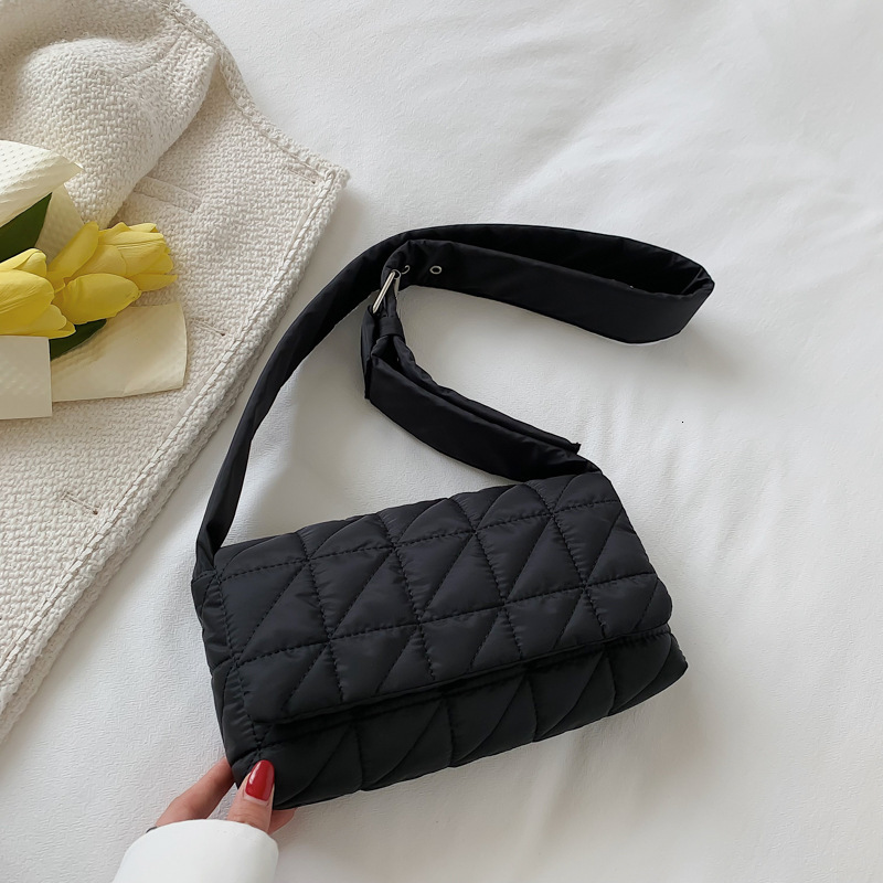 Free Delivery Designer Bag Fresh Simple Leisure 2025 Autumn/winter This Year's Popular Western Single Shoulder Crossover Small Square Bag Luxury 