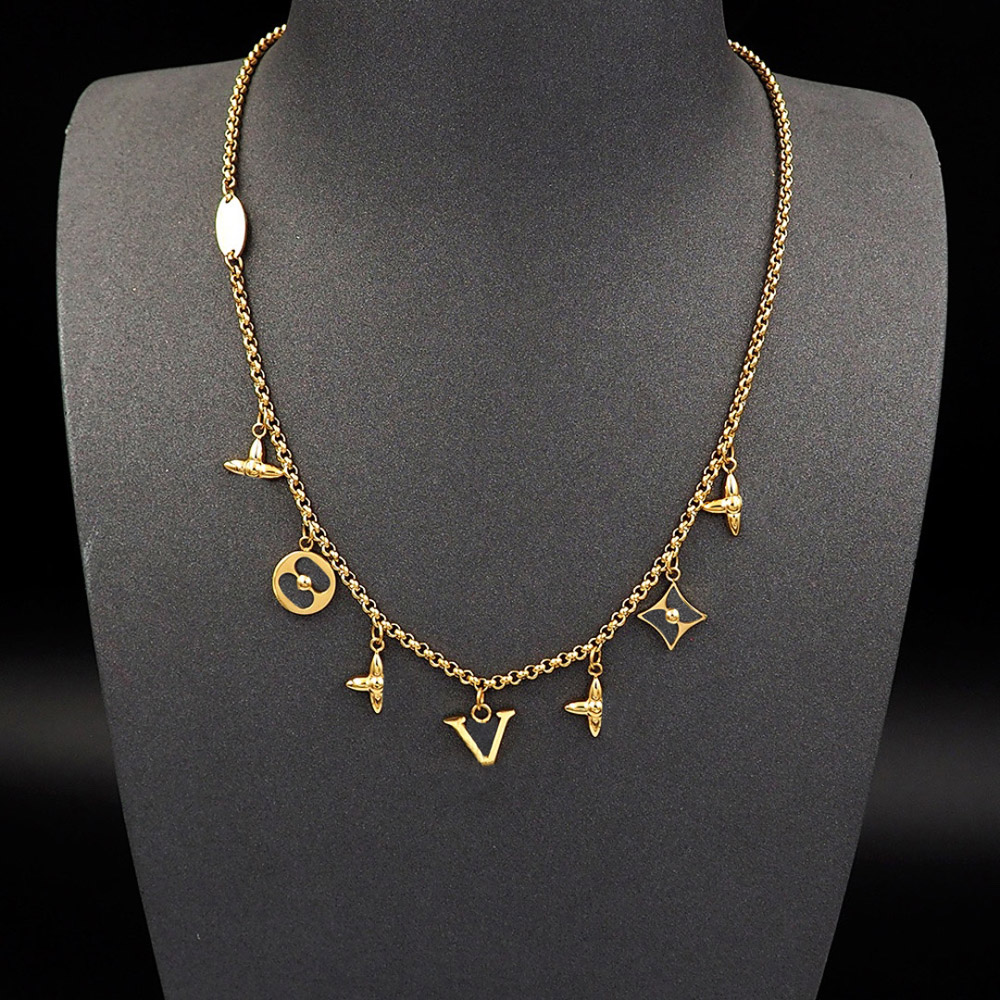 High End Necklace Inlay Crystal with Flower Pendant Stainless Steel Chains Designer Letter Necklaces Wedding Jewelry Gifts for Women Romantic and Casual Occasions