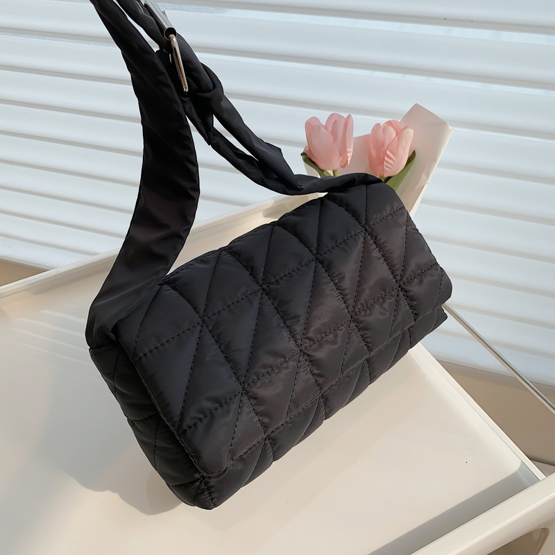 Free Delivery Designer Bag Fresh Simple Leisure 2025 Autumn/winter This Year's Popular Western Single Shoulder Crossover Small Square Bag Luxury 