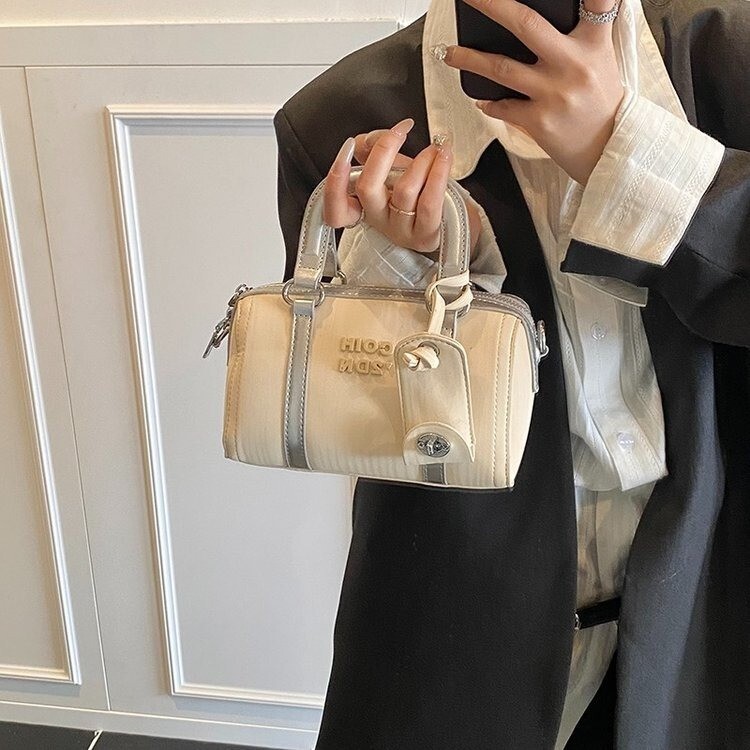 Designer 2025 Outdoor Style Free Delivery High Aesthetic Appeal Niche For Women New Model Cute And Fashionable Single Shoulder Crossbody Bag